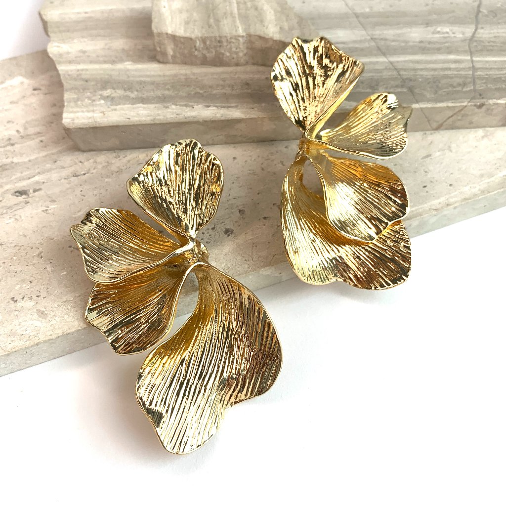 New Anthropologie Oversized Gold Flower Petal Earrings 39$